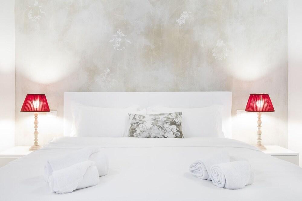 GetTheKey San Vitale Apartment