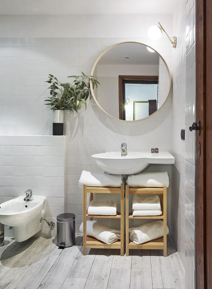 A Few Steps to The Duomo Adorable 1BD Apt