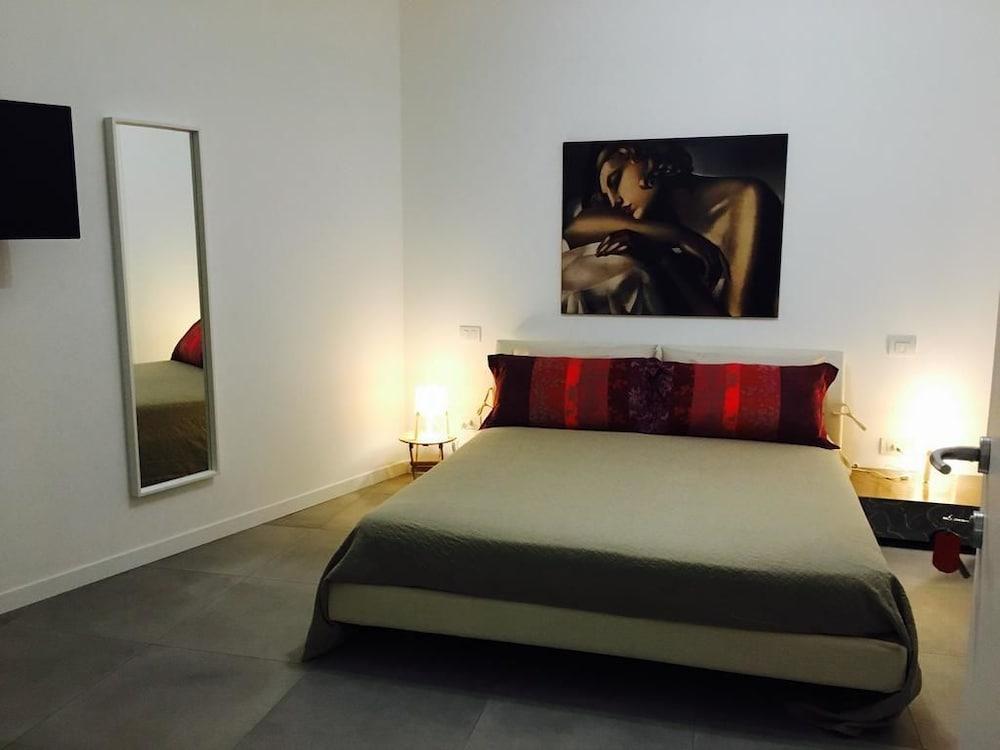 Room Center Station 2