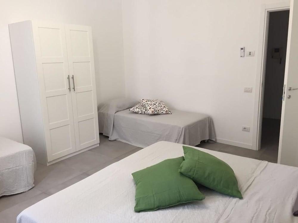 Room Center Station 2