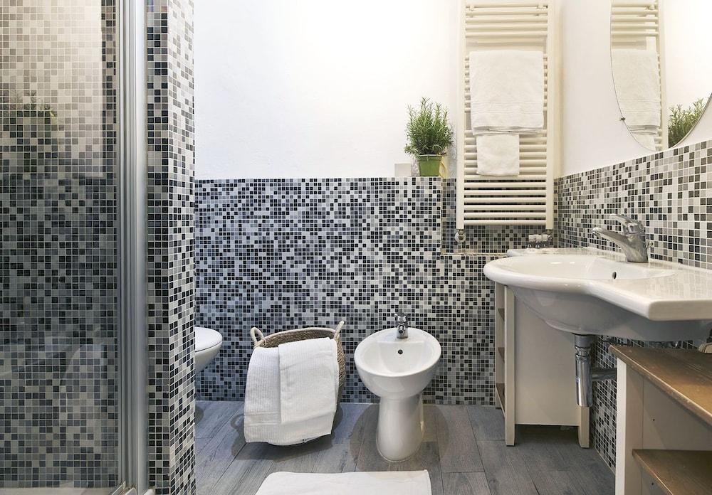 A Few Steps to The Duomo Beautiful 2BD Apt