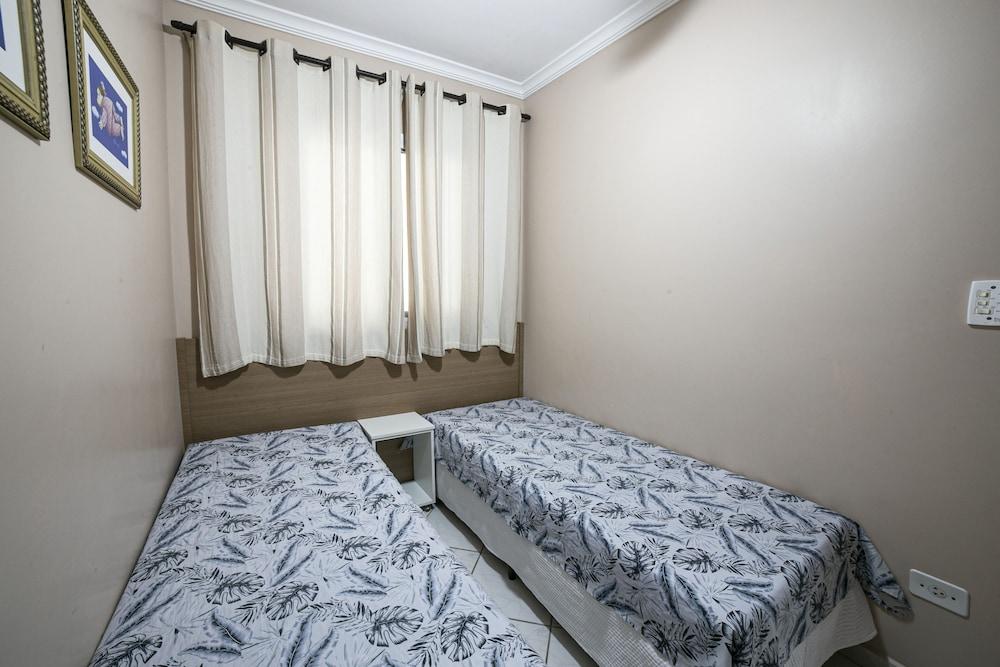 Apto 22E ar condicionado e ventilador, 2 quartos, churrasqueira, elevador e piscina