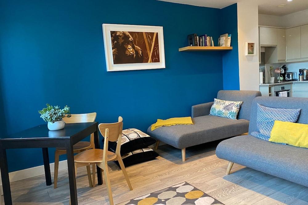 Modern Bristol Apartment Right in the City Centre