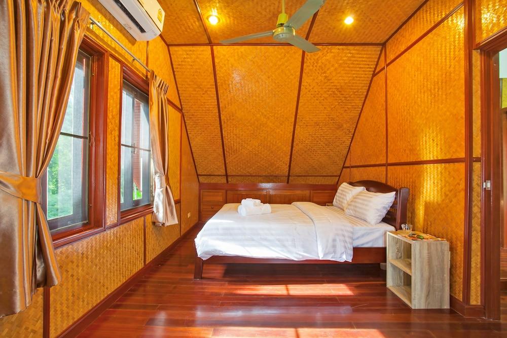 Unique Thai Style 4BR Pool Villa Nikkie