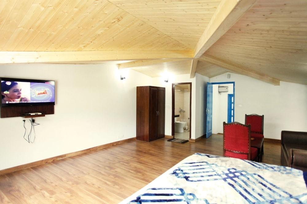 Manu Maharani Regency