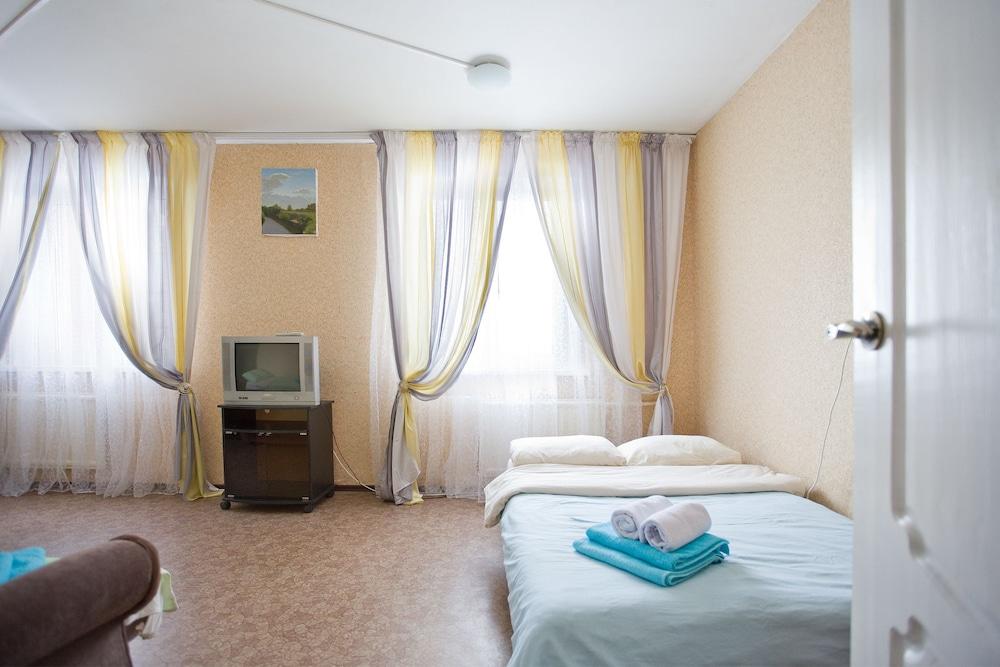 Hello Apartments on Komendantskiy 17