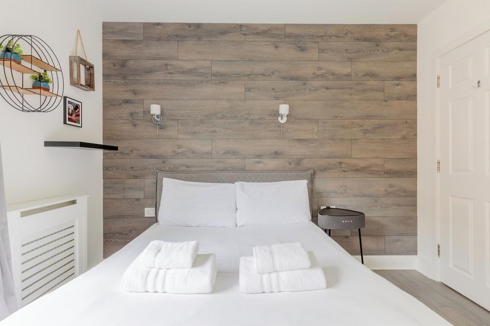 Bright 2 Bedroom Flat in Lambeth With Balcony