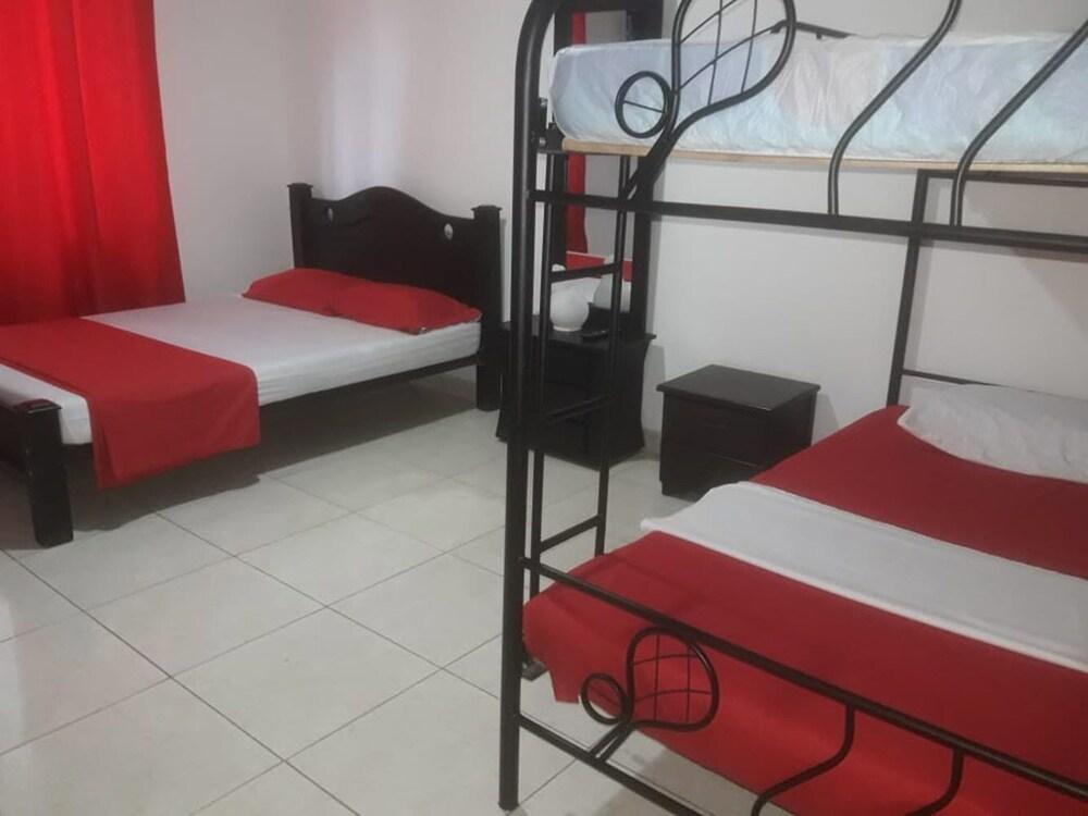 Aparta Hotel El Bosque zz