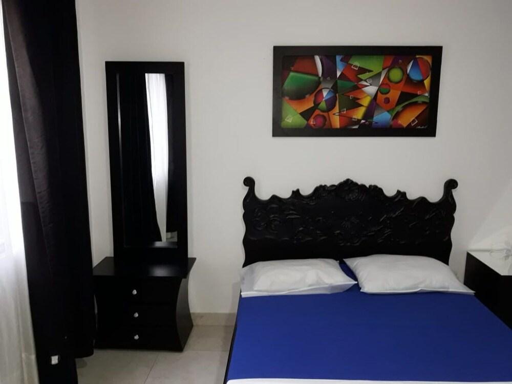 Aparta Hotel El Bosque zz