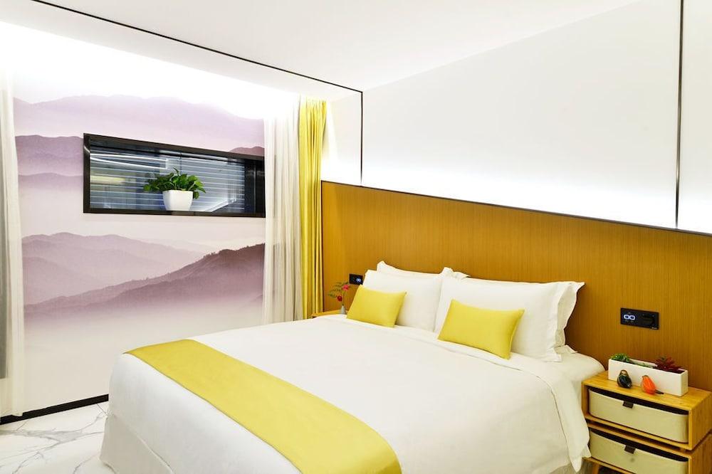 Dalian Luck Art Hotel