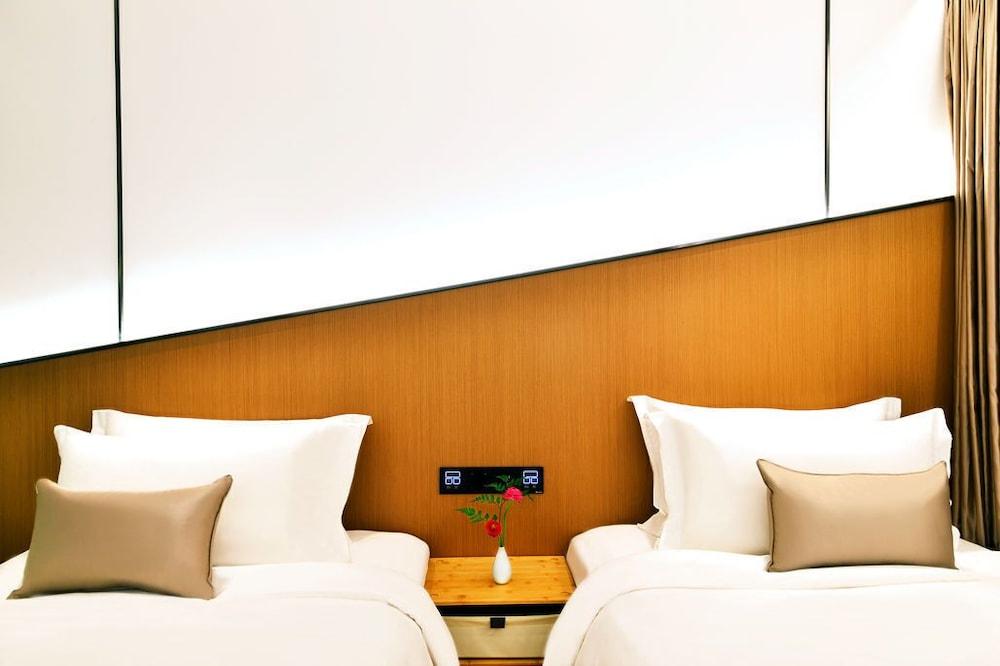 Dalian Luck Art Hotel