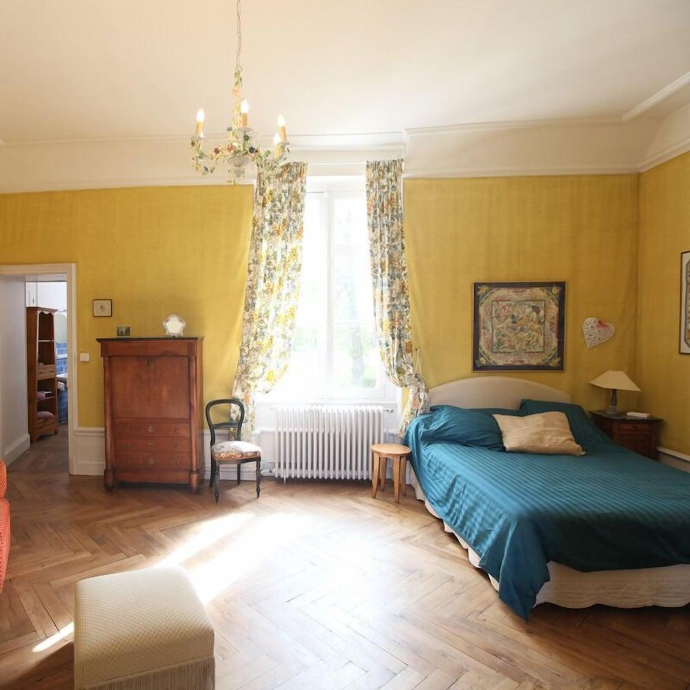 Château Des Chevaliers De Londigny