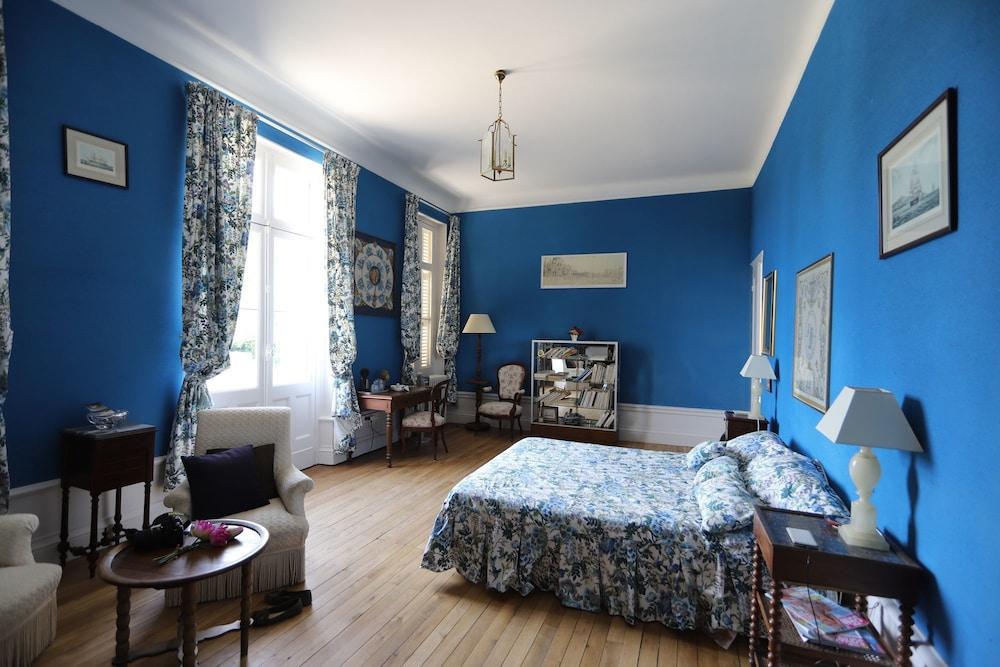 Château Des Chevaliers De Londigny