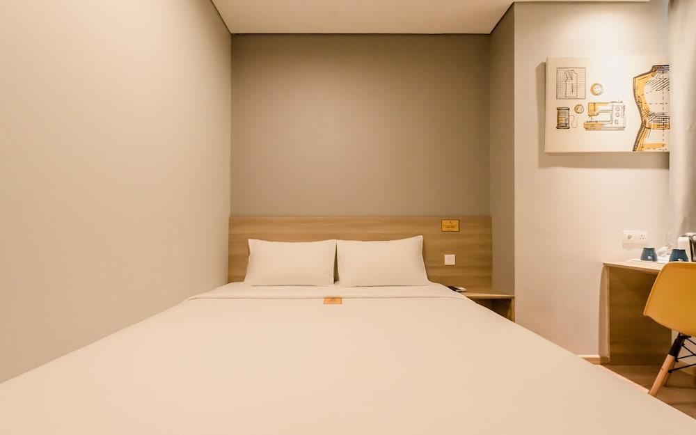 Yellow Bee Tanah Abang