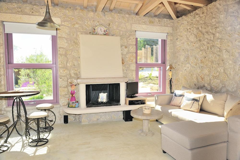 Villa Orfeas- Mounty Island Villas