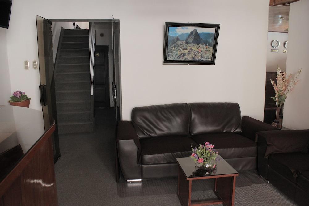 Hostal Alfredo's Palace