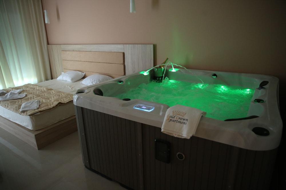 Gold Crown Apartments