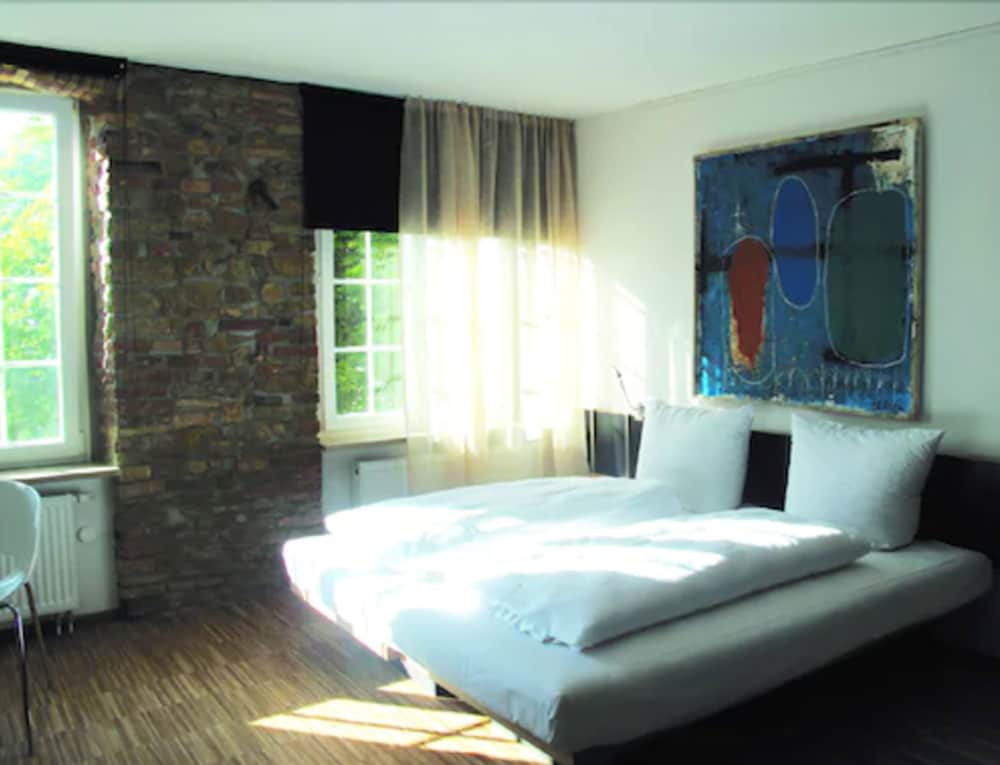 OX Hotel Café Bar Restaurant