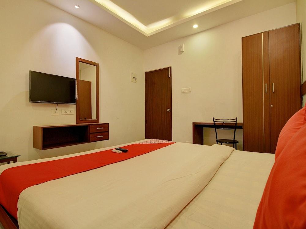 OYO 4594 Apartment Krish Inn