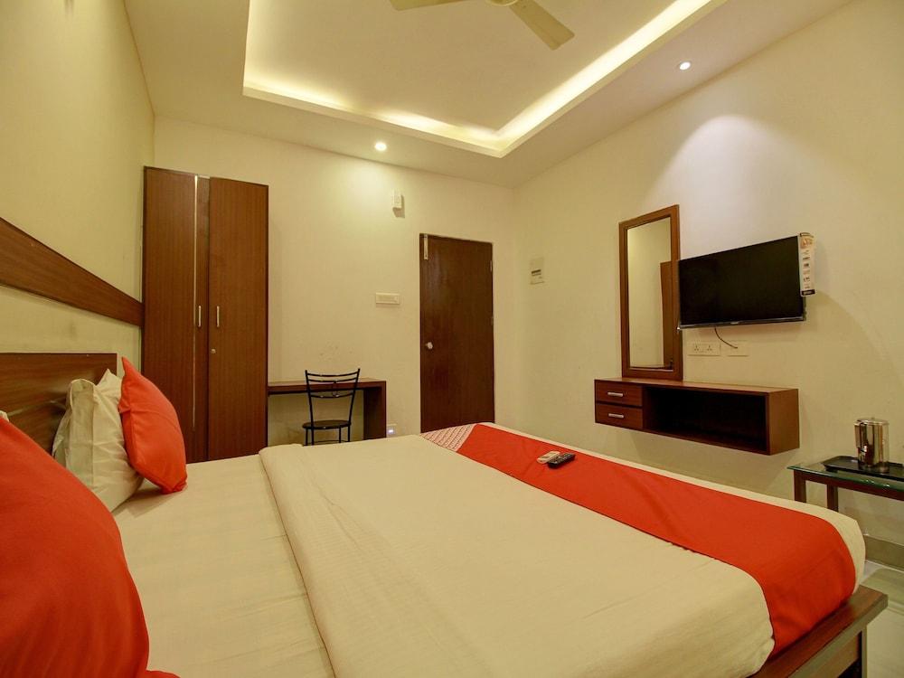 OYO 4594 Apartment Krish Inn