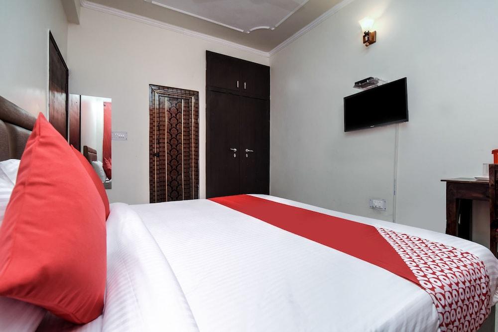 OYO 19536 New Apple Pie