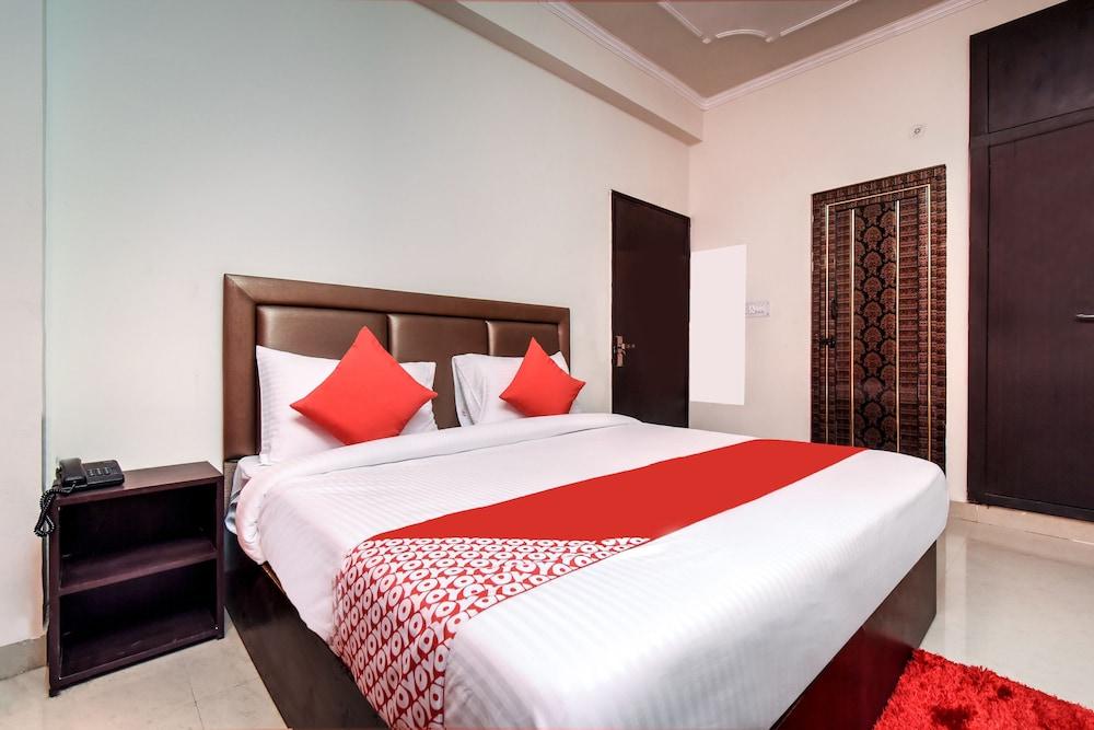 OYO 19536 New Apple Pie