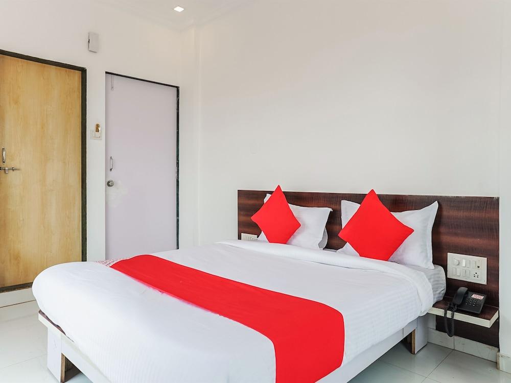 OYO 19677 Hotel Gurukrupa