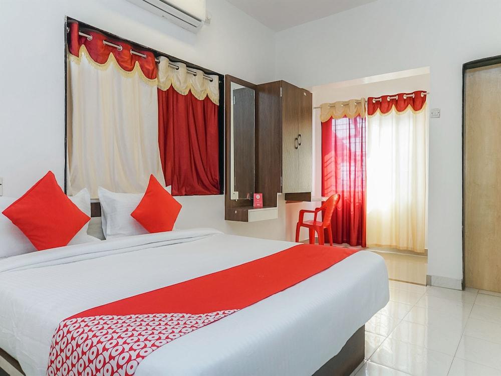 OYO 19677 Hotel Gurukrupa