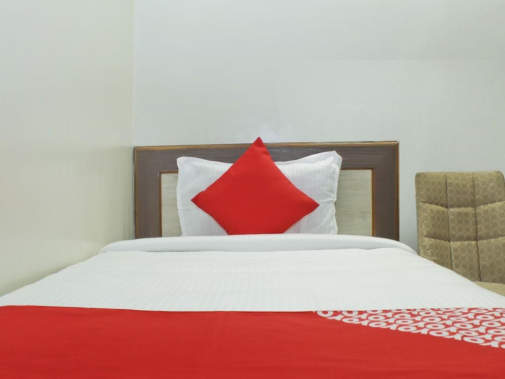 OYO 22792 Hotel Jayratna