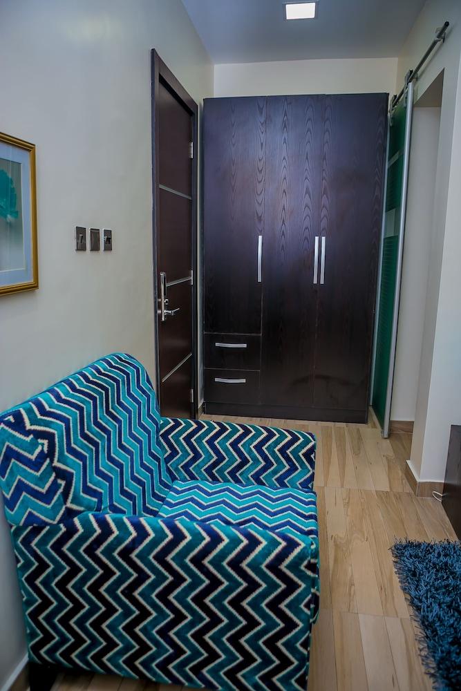 GEI8 Hotels & Lounge