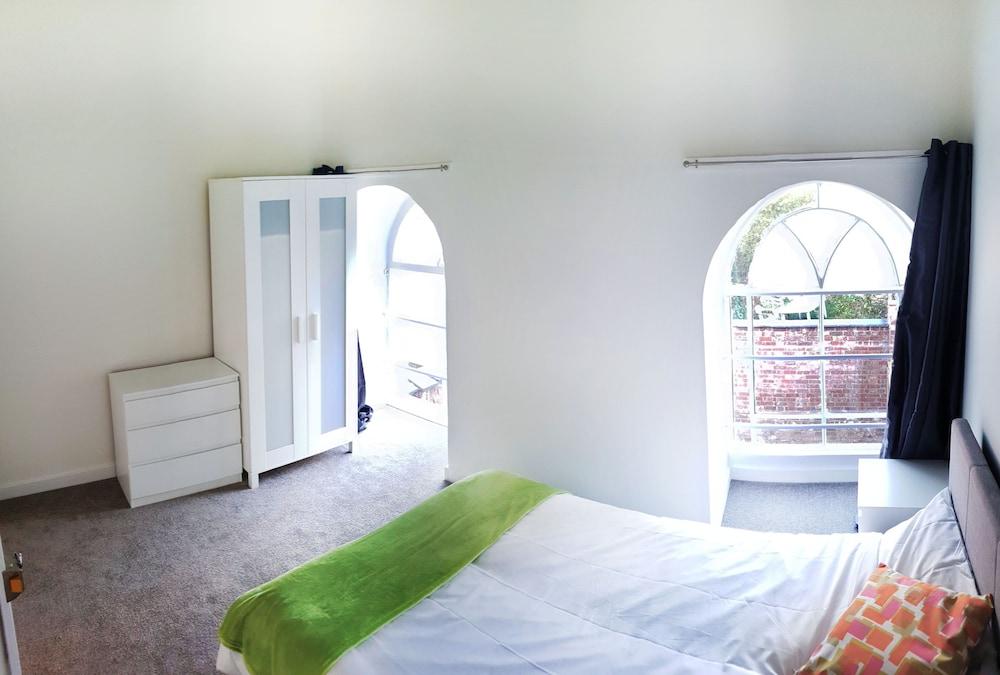 The Baptist Chapel - 7