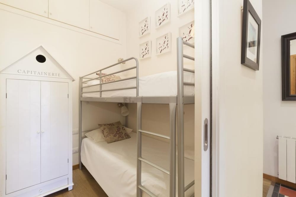 Akira Flats Roger de Flor Chic apartment