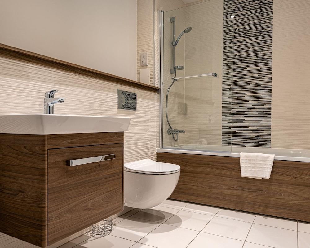 Spacious Modern Apartment