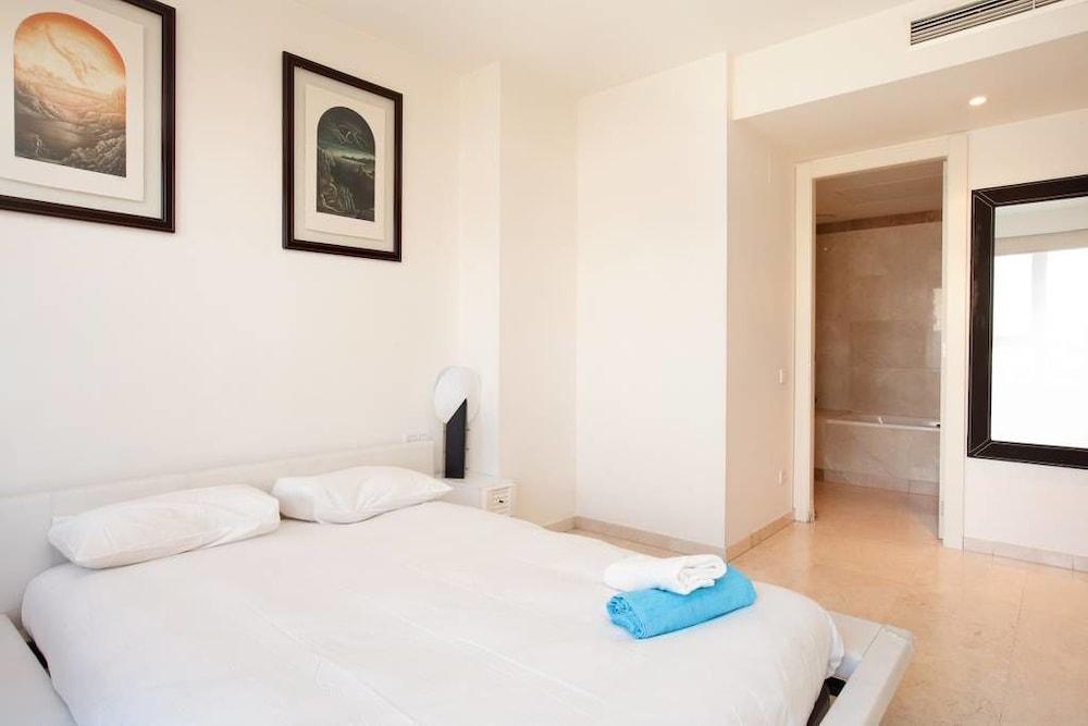 Akira Flats Diagonal Mar