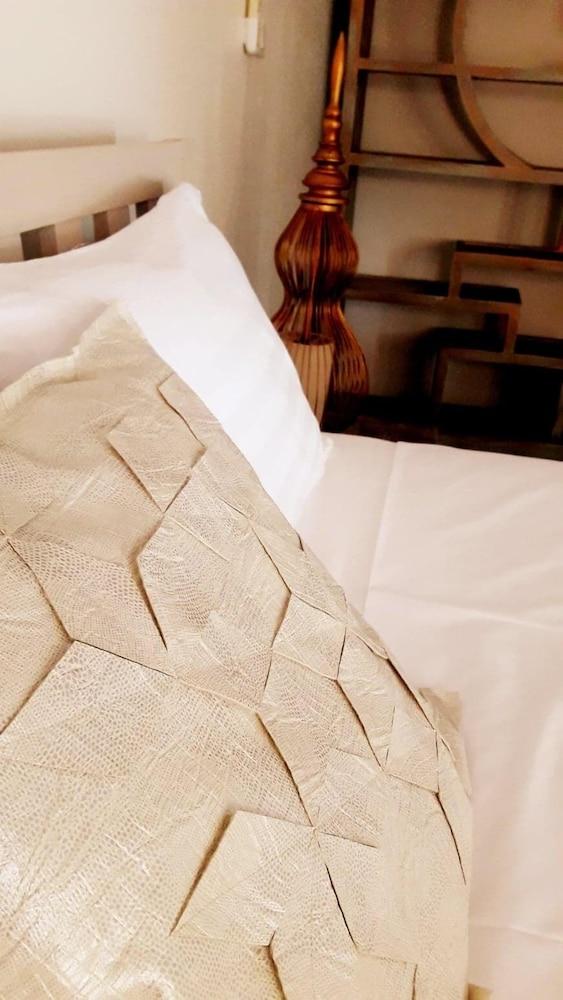 Laura's Guest House - adult only -