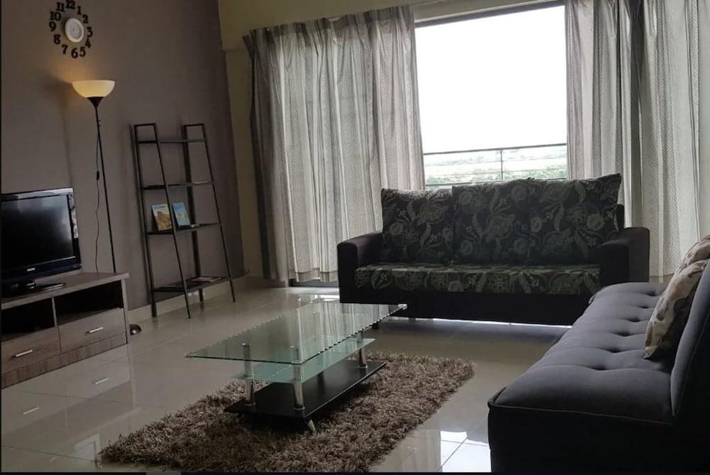 Setia Walk R2 Block by SYNC