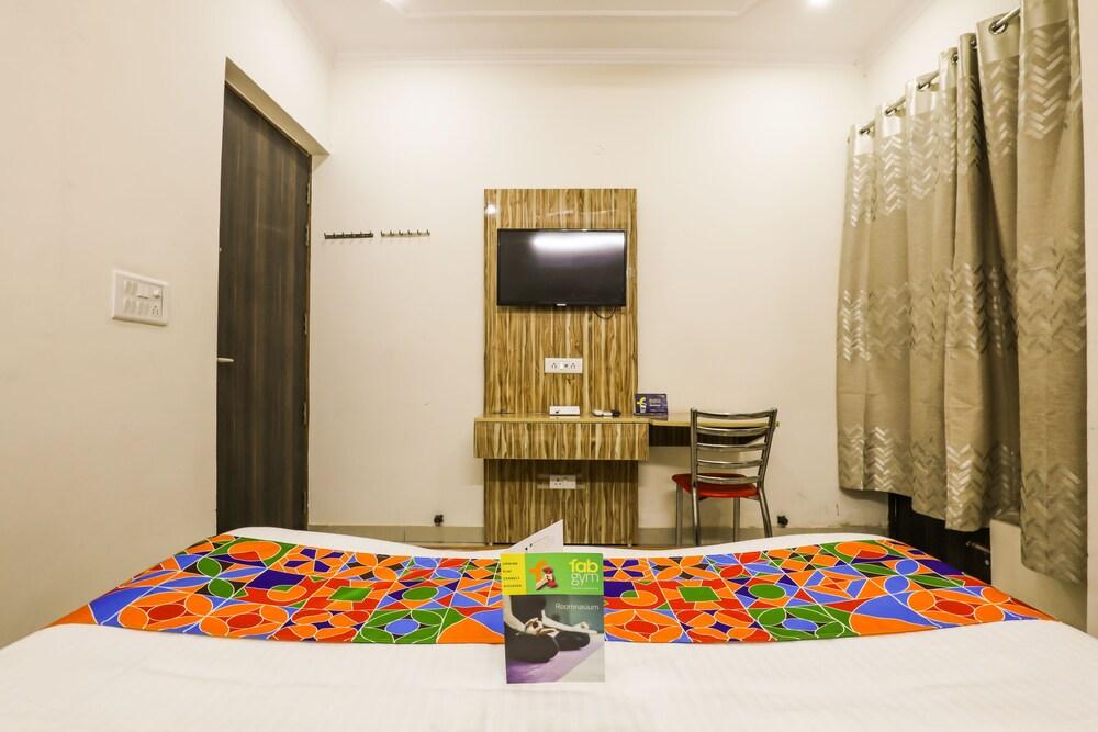 FabExpress Star Guest House