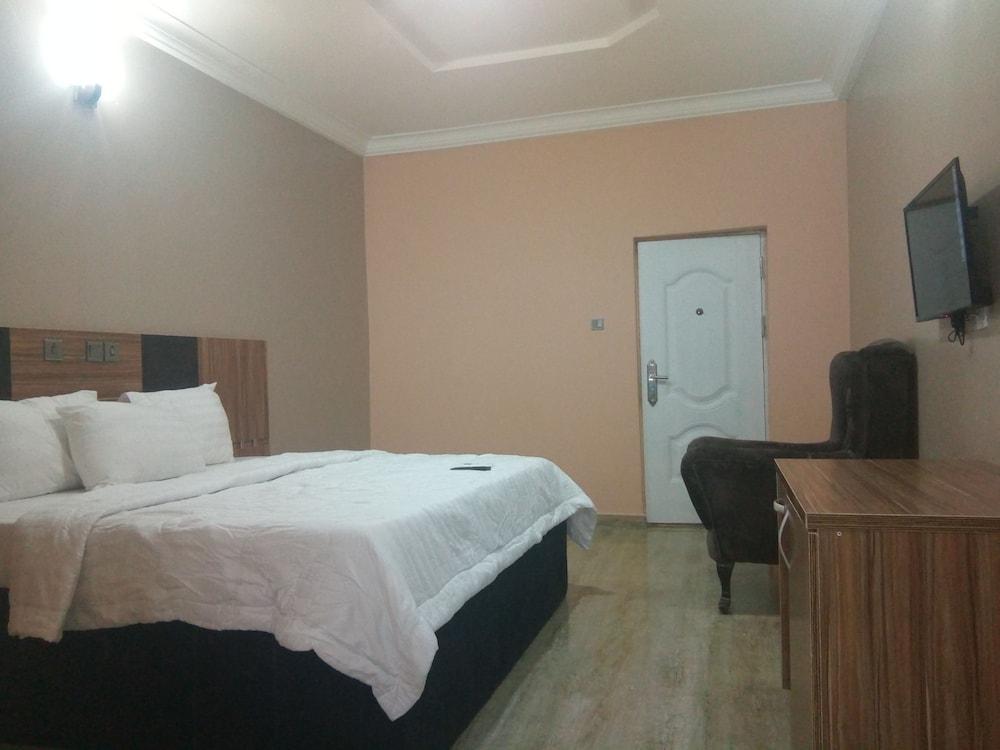 Pameec Luxury Suites