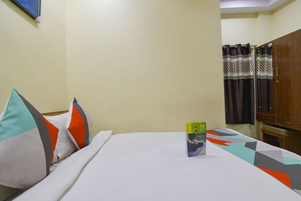 FabExpress Relax Residency