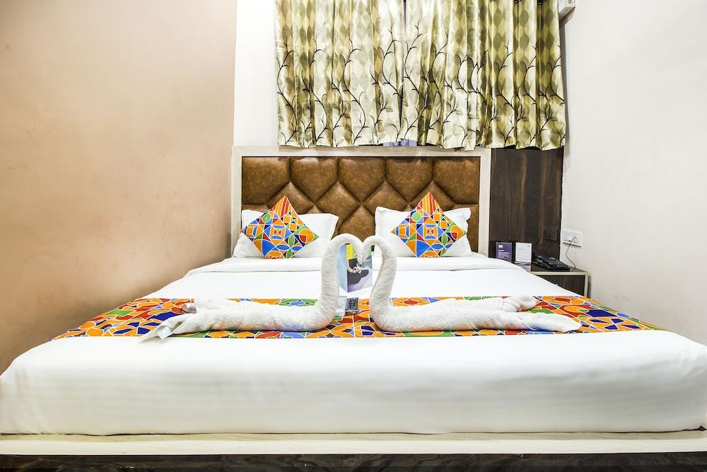 FabExpress Sant Golden Temple