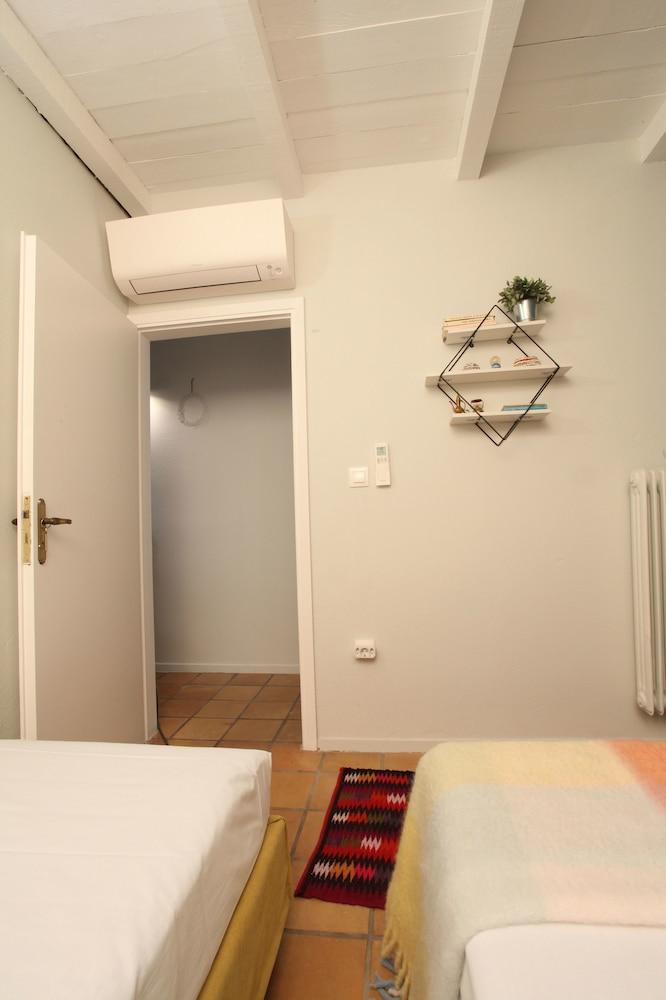 Athenian niche in Plaka