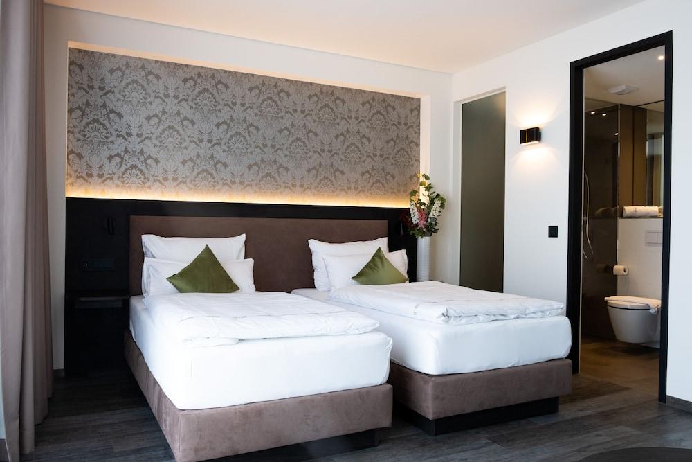 in2 The Boardinghouse