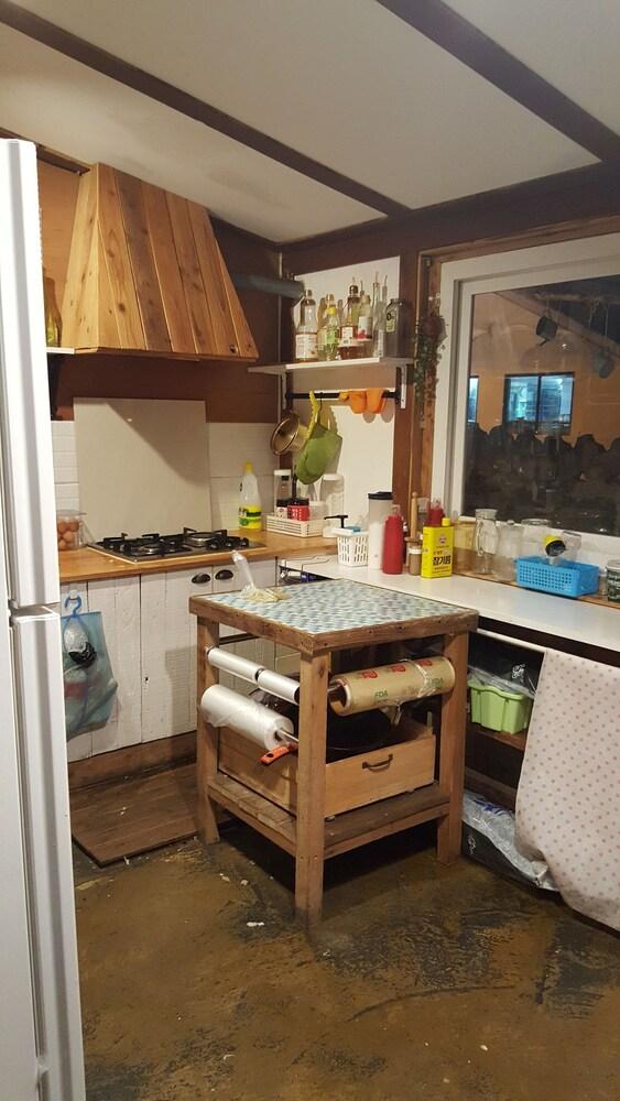 Lemon Tree Guesthouse 1 - Hostel