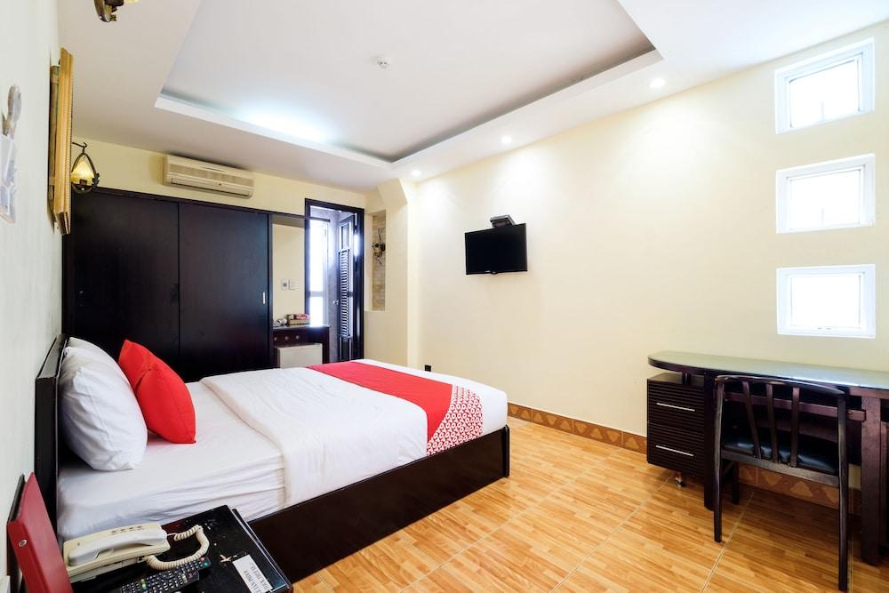 Coop's Hotel & Apartments