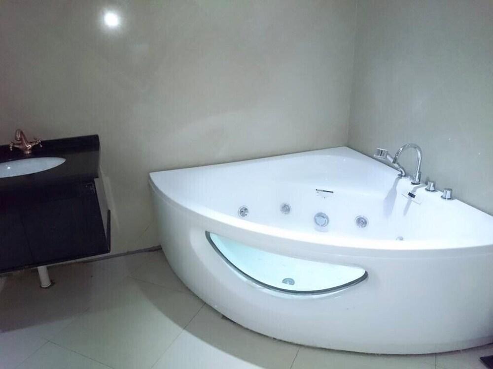 Mercury Gardens Lodge at Muzala