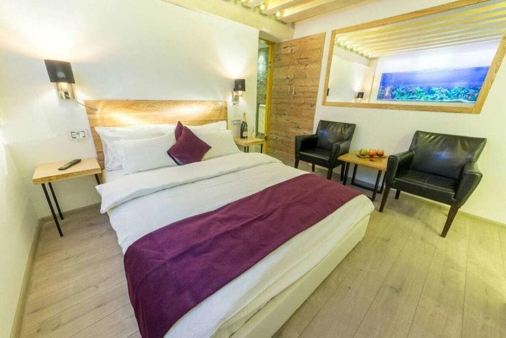 Royal Gold Apartments