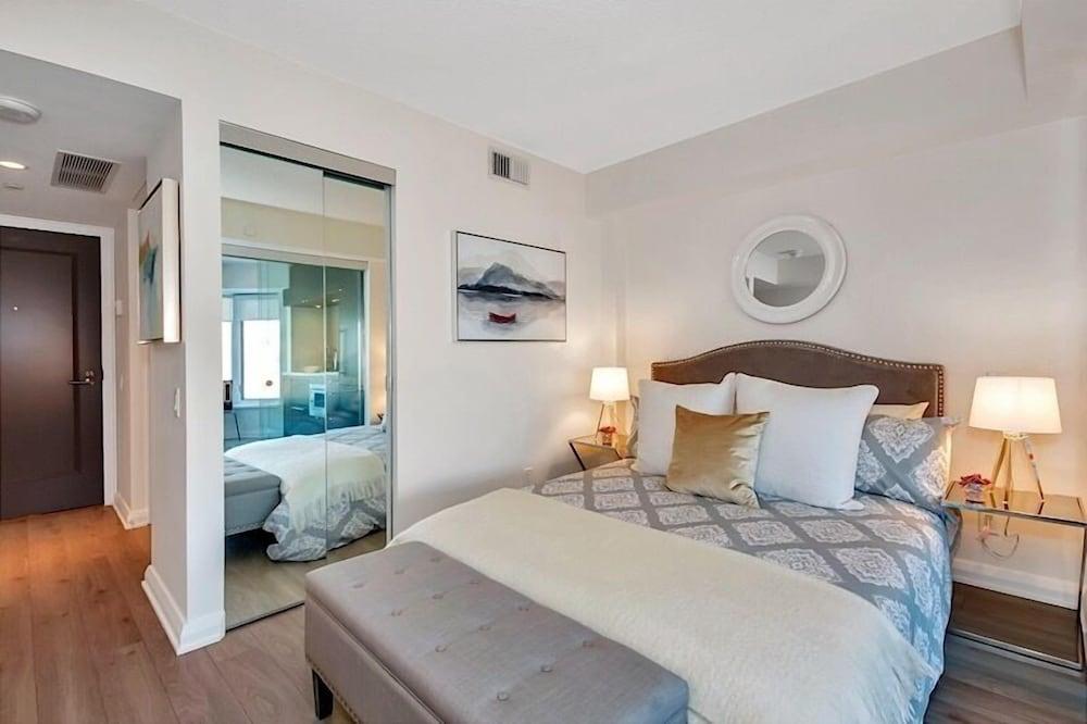 AMAZING SUITES IN YORKVILLE