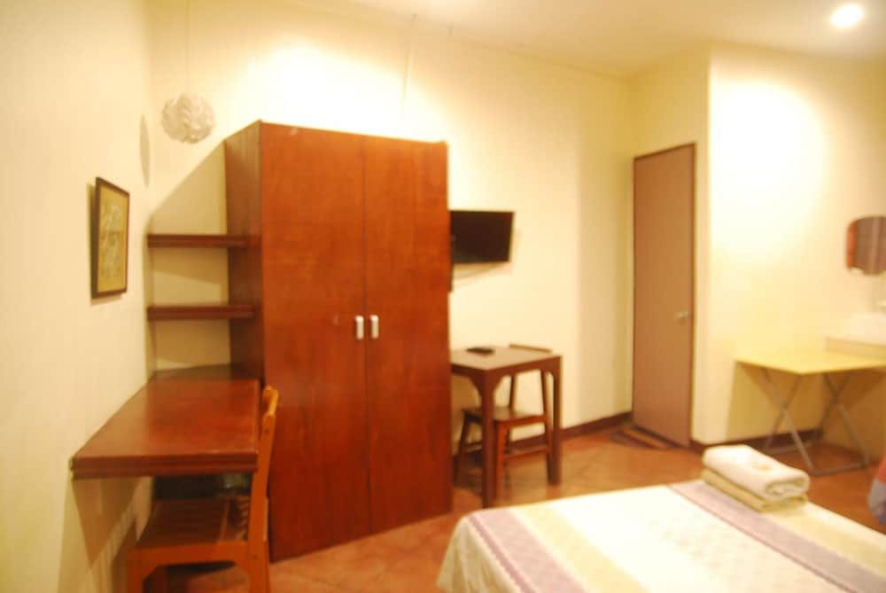 Centro Mactan Suites