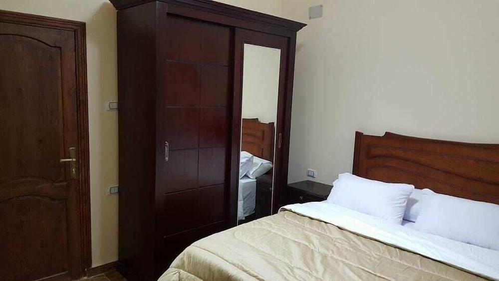 Mr Brown Sugar Pyramids View Hotel