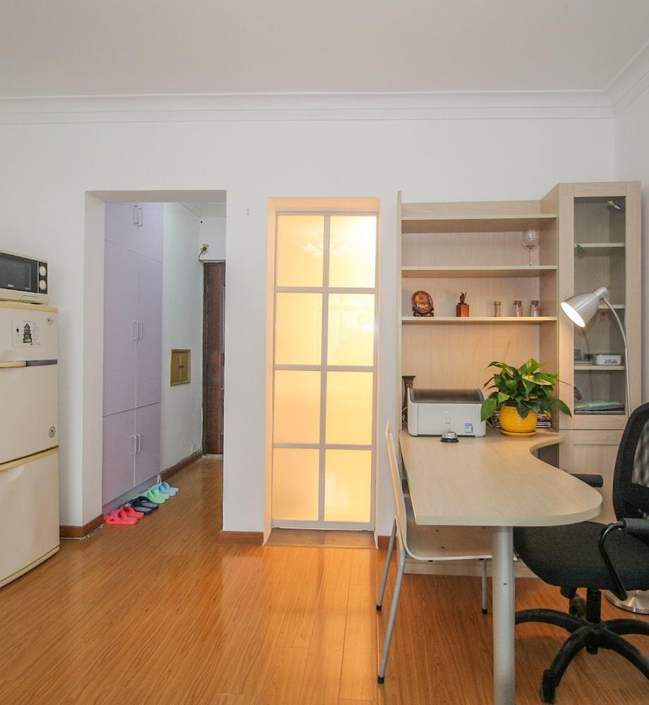 iFamily Apartment Hongfeng Branch